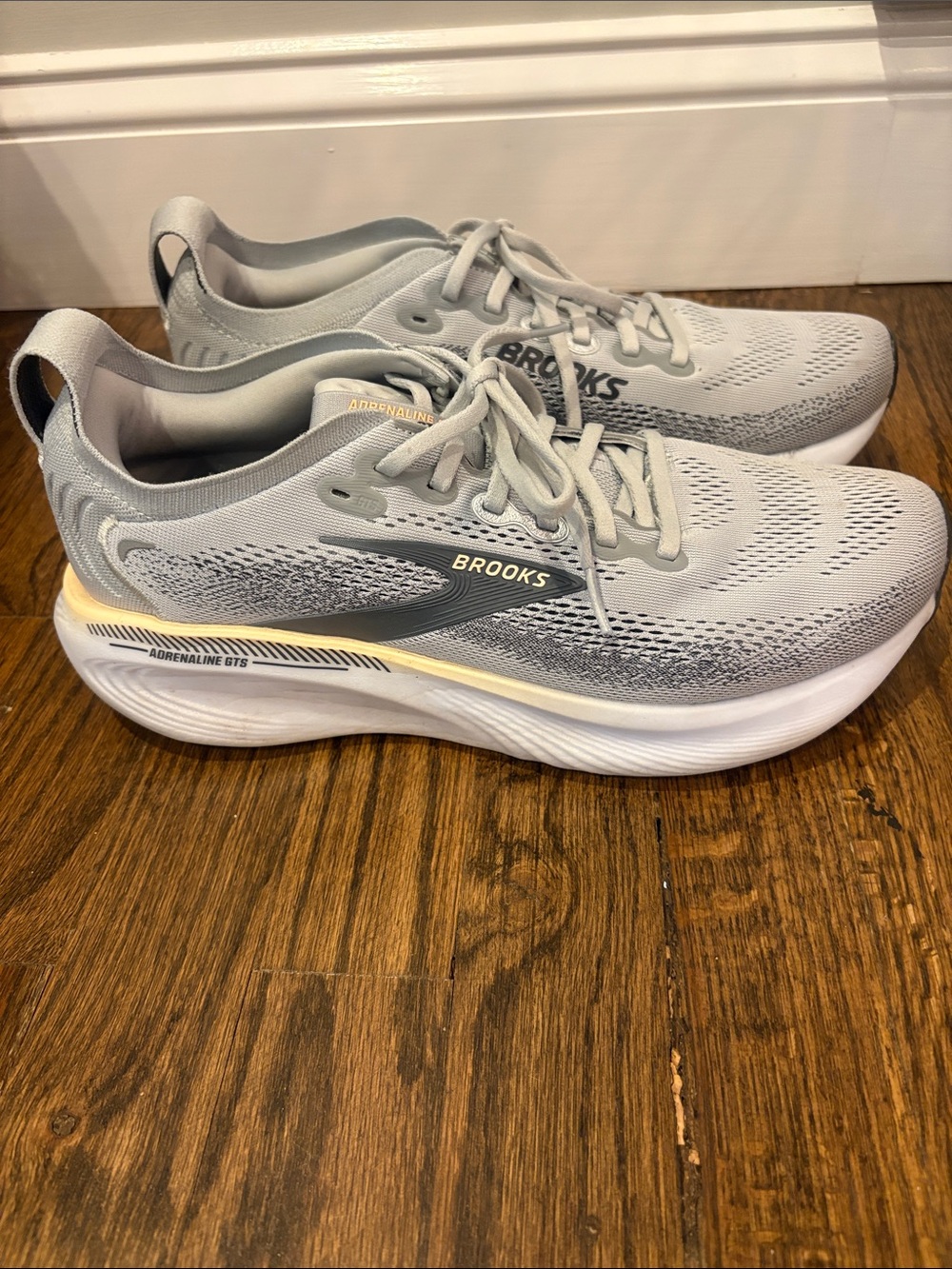 Brooks Adrenaline 25 GTS Women's Running Shoes - Light Gray/White/Pink accents